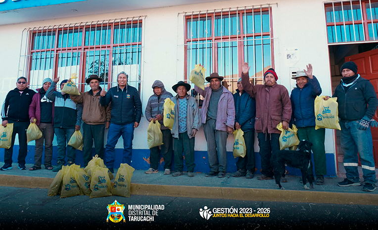 La Municipalidad Distrital de Tarucachi rindió un homenaje a los padres en su día
